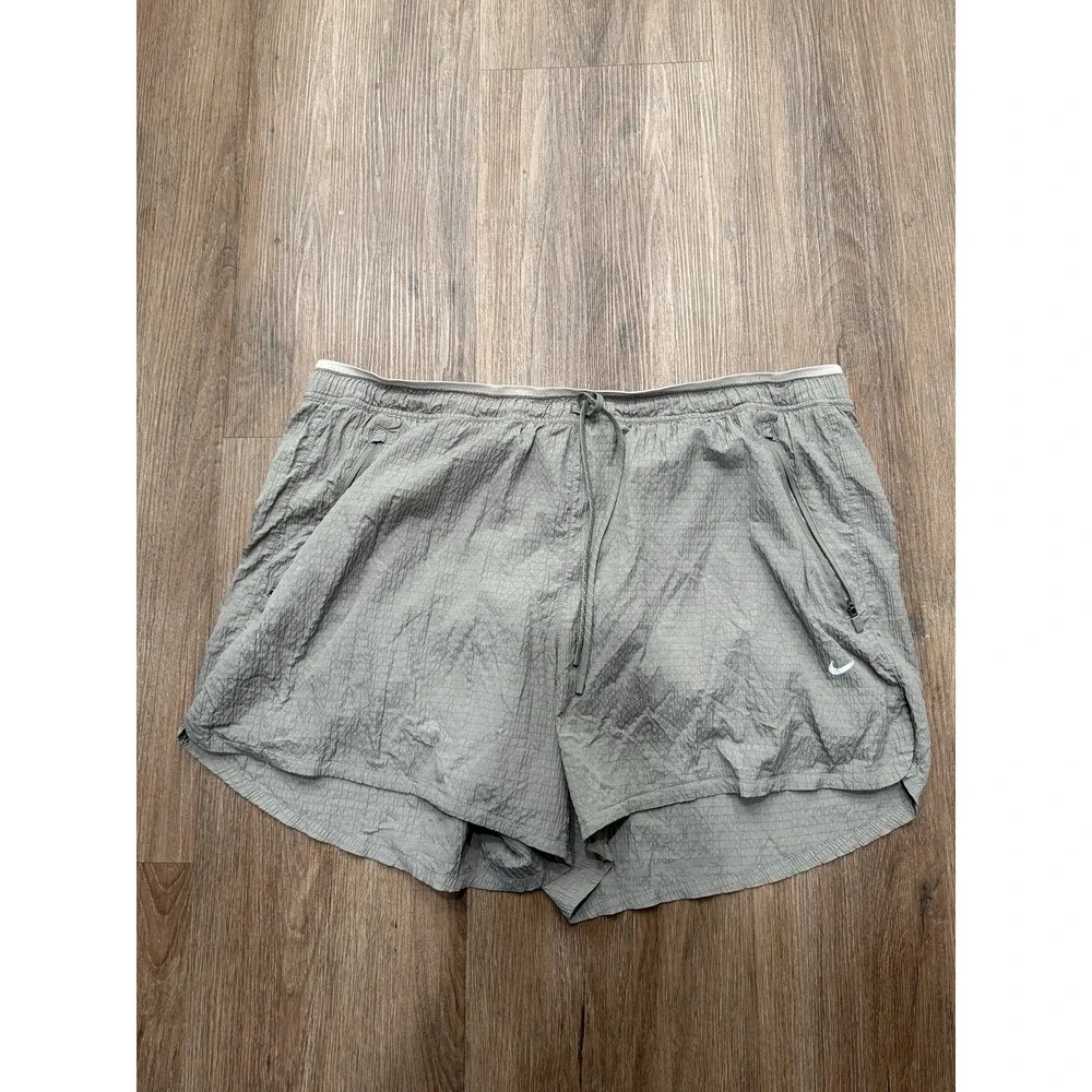 Nike Women XXL Dri Fit Grey Athletic‎ Shorts Elastic Adjustable Waistline Lined